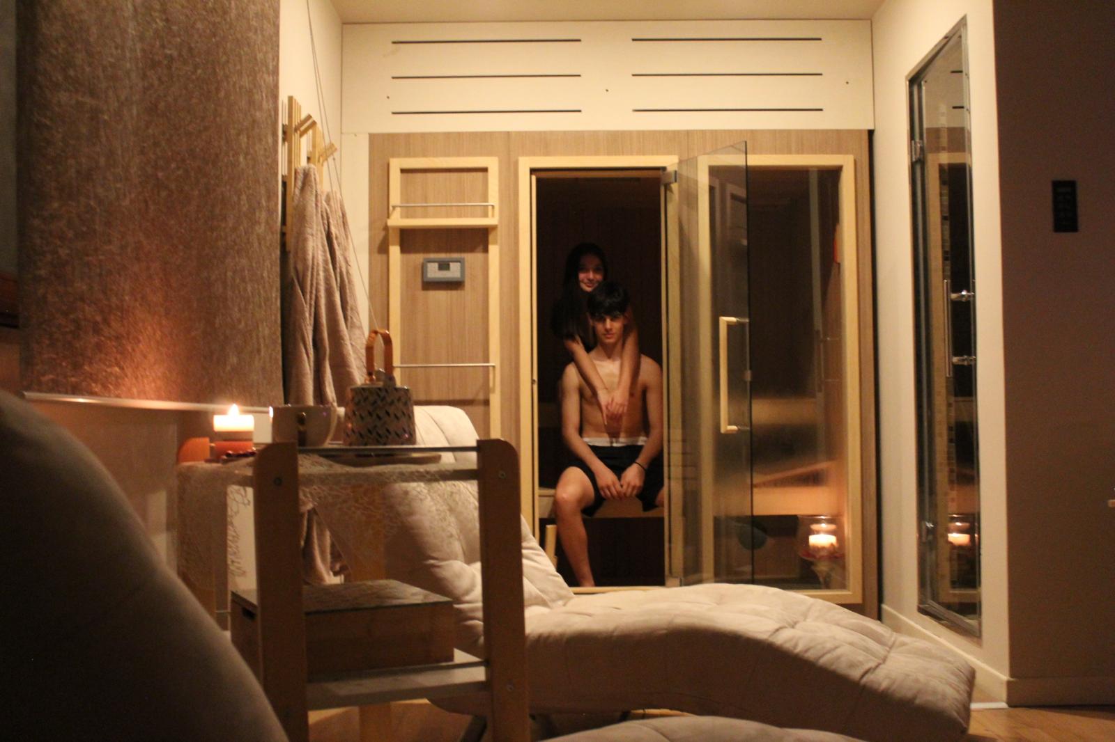 Ingresso sauna e area chaise longue